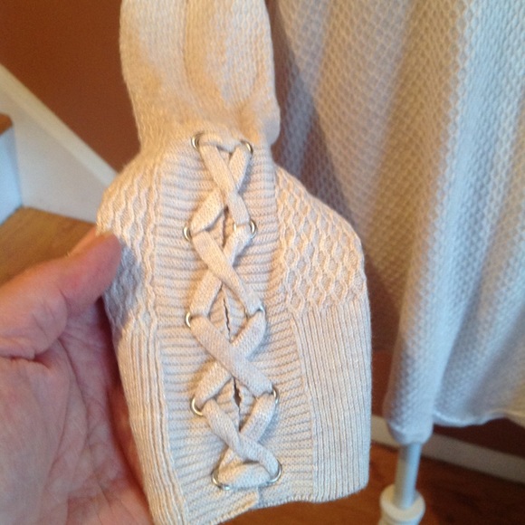 Cream colored waffle weave top - Picture 3 of 5